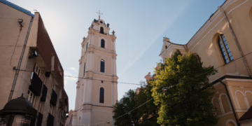 Lankytojam vėl atveriama VU varpinė
