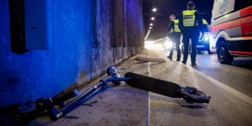 Paspirtukininkas tapo girto vairuotojo auka