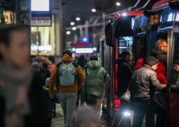 Naktiniai Vilniaus autobusai kursuos ne tik savaitgaliais, bet ir per šventes