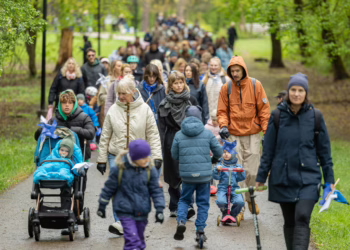 Šimtai mamų ir šeimos narių ėjo kartu dėl mamų psichologinės sveikatos