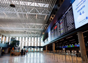 Iš lėktuvo Vilniaus oro uoste išprašytas neblaivus keleivis