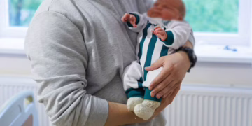 „Žalgiris“ auginasi naują fanų kartą: 5000 Vilniaus naujagimių gaus firminius marškinėlius