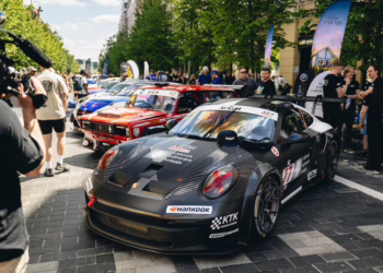 Sostinės Gedimino prospekte pristatytas didžiausias Baltijos šalių autosporto festivalis