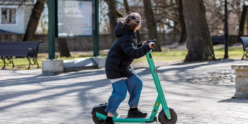 Vievyje partrenktas paauglys ant paspirtuko – važiavo prieš eismą