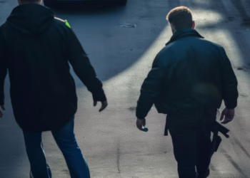 Karoliniškėse tiesiog gatvėje sumuštas ir apiplėštas vyras