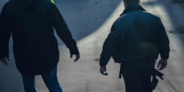 Karoliniškėse tiesiog gatvėje sumuštas ir apiplėštas vyras