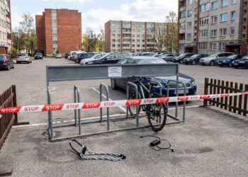 Vilniuje iš automobilių stovėjimo aikštelės pavogti du elektriniai dviračiai: nuostolis siekia 5 200 eurų