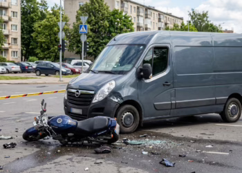 Skausminga avarija Naugarduko ir Gerosios Vilties g. sankryžoje: sužalota „Suzuki“ vairuotoja