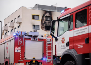 Dujų nutekėjimas Lazdynų degalinėje sustabdytas užsukus čiaupus: pavojaus nėra