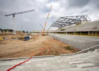 Nacionalinio stadiono statybos – gyvai „Akropolio“ekrane