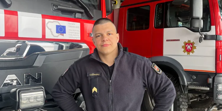 Vyriausiasis ugniagesys gelbėtojas Edgar Lužinskij
