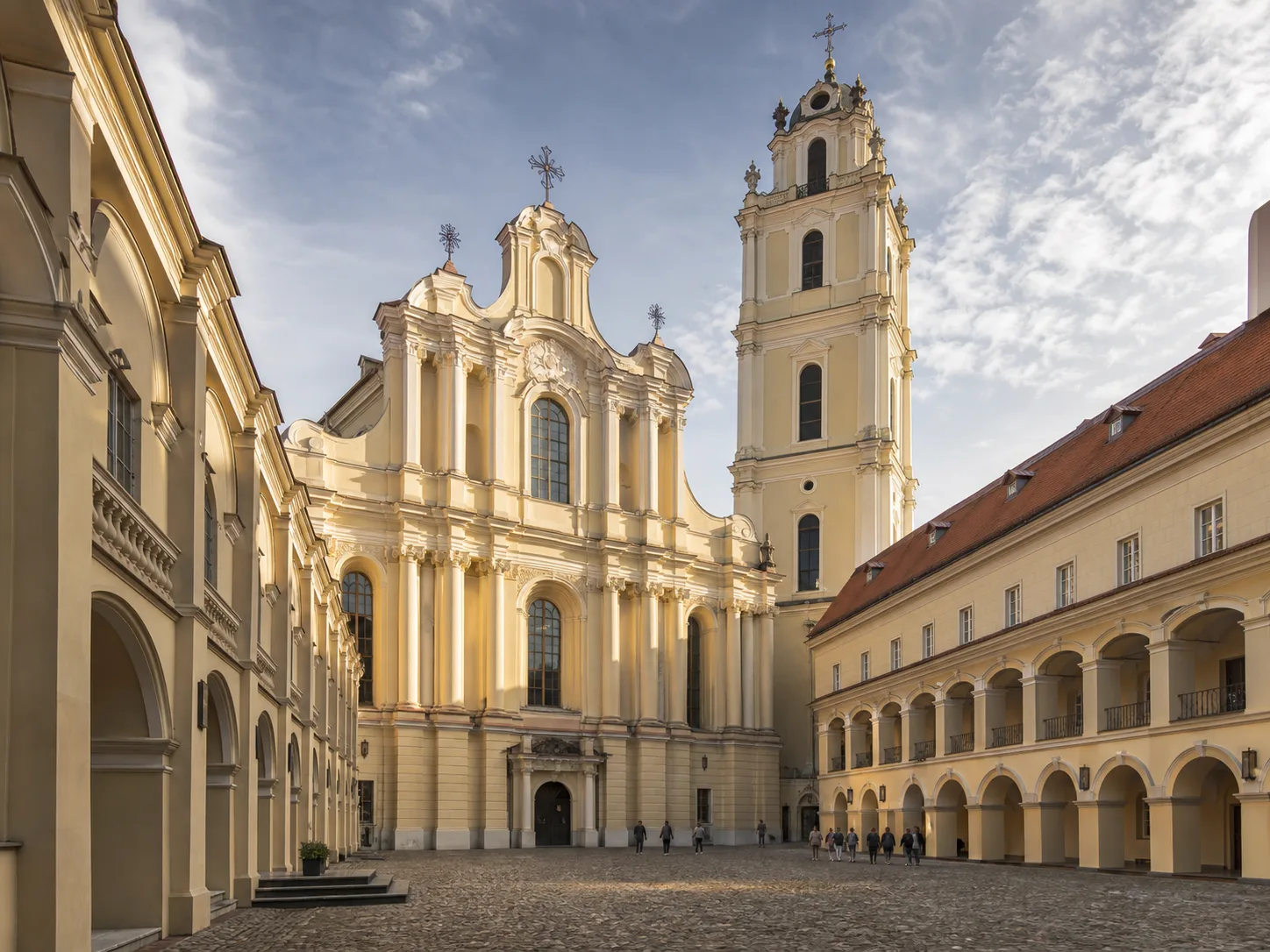 Šv. Jonų bažnyčia ir Vilniaus universiteto kiemas